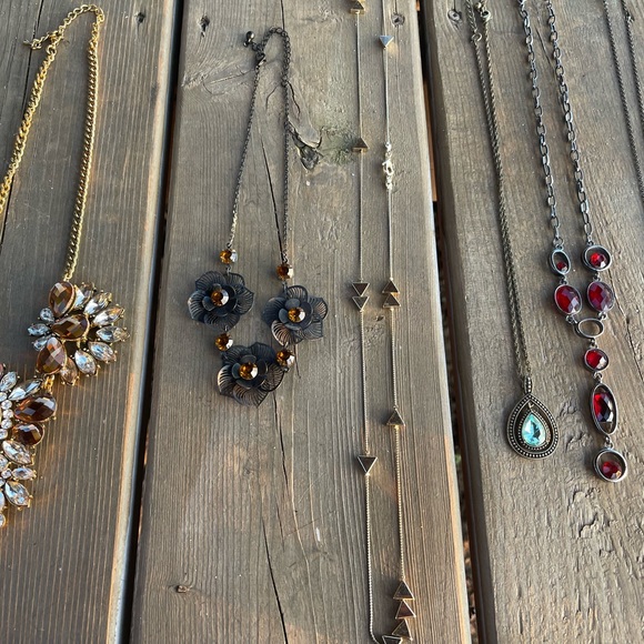 Collection of 15 Vintage and Modern Costume Jewelry Necklaces - Picture 6 of 15